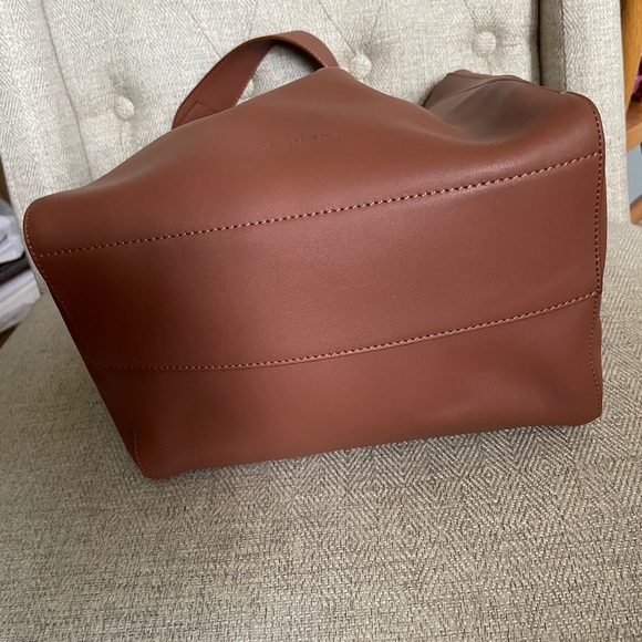 Everlane Studio Bag in Rich Cognac Leather. Made in Italy. - Picture 10 of 16